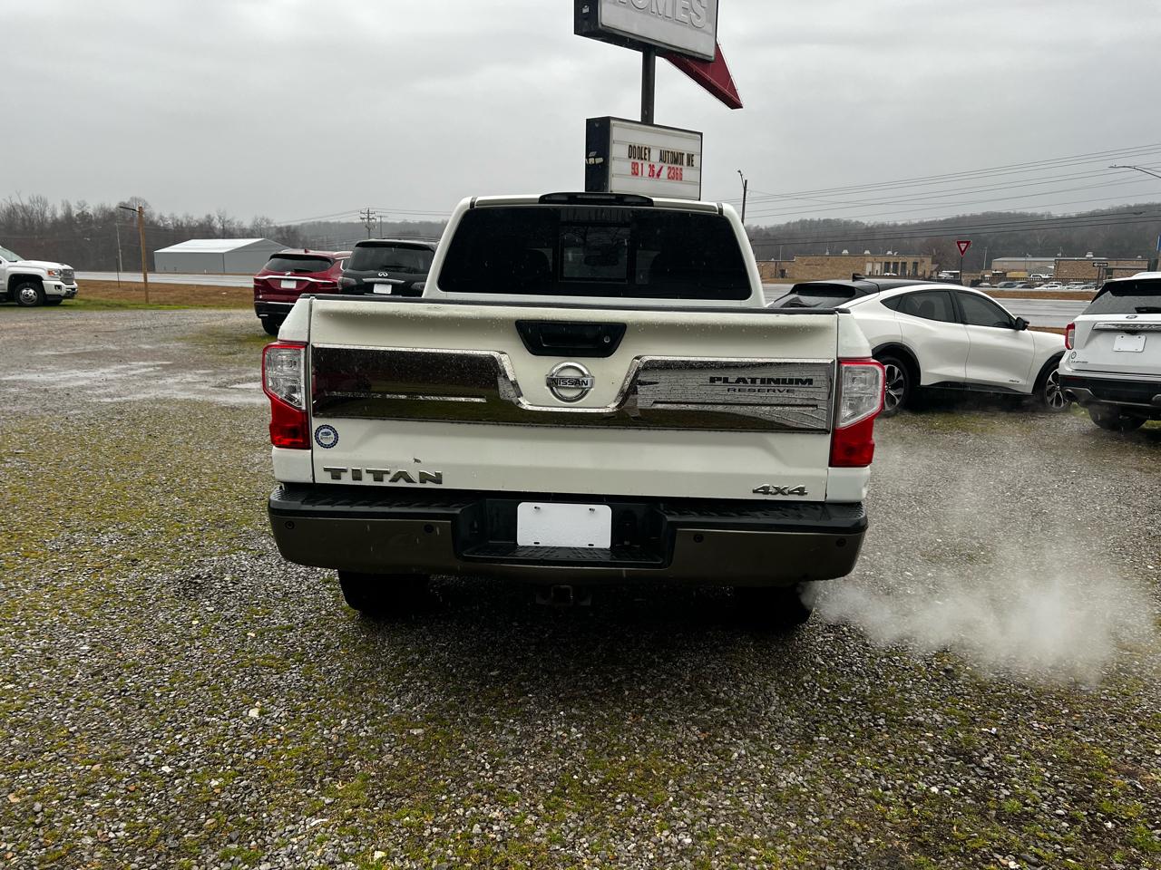 Nissan Titan Platinum Reserve Crew Cab 4WD 2017
