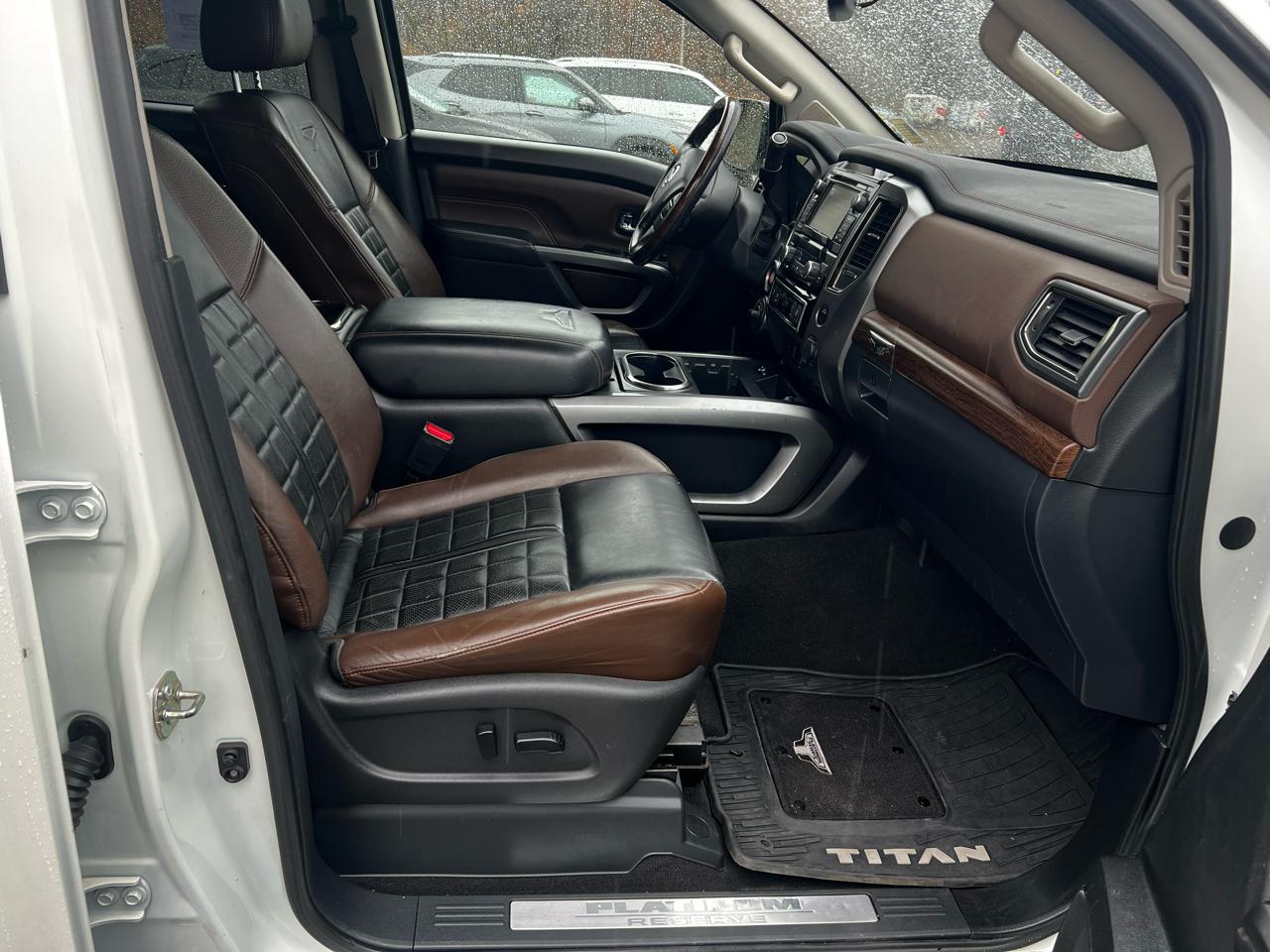 Nissan Titan Platinum Reserve Crew Cab 4WD 2017