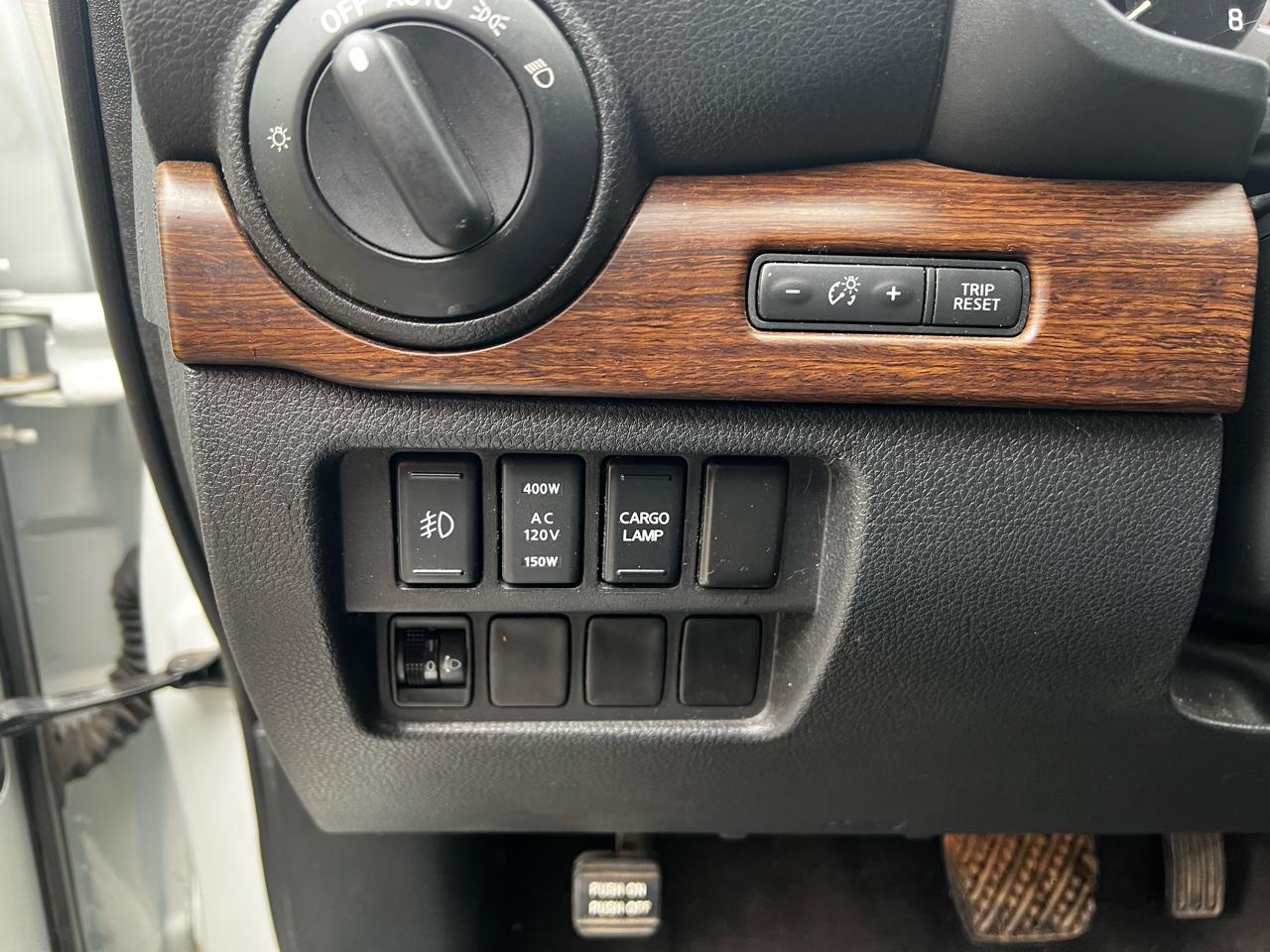 Nissan Titan Platinum Reserve Crew Cab 4WD 2017