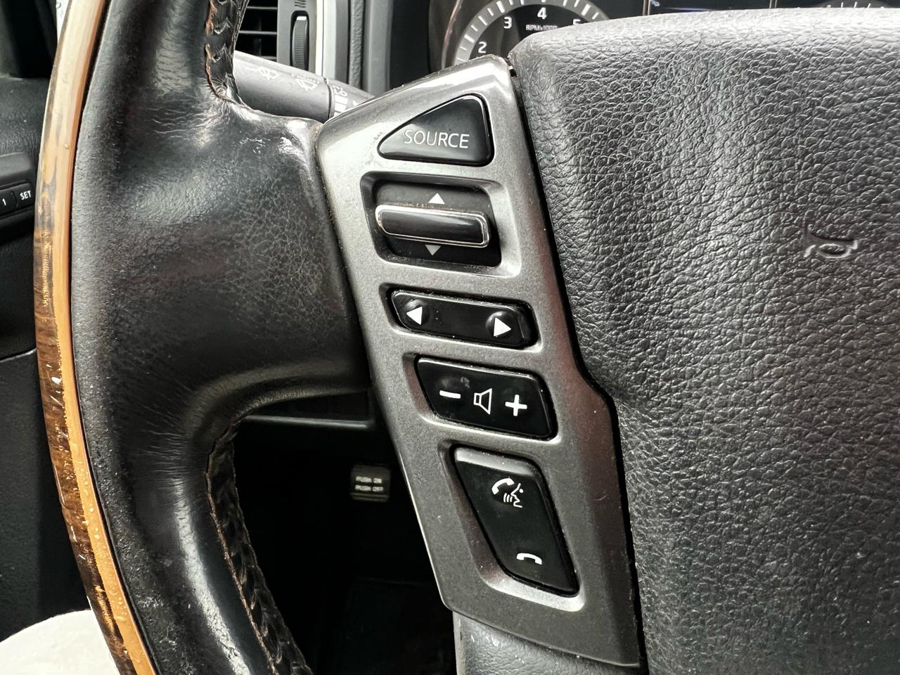 Nissan Titan Platinum Reserve Crew Cab 4WD 2017