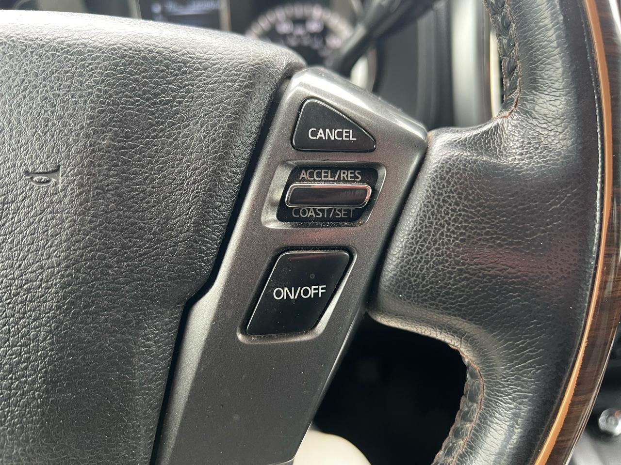 Nissan Titan Platinum Reserve Crew Cab 4WD 2017