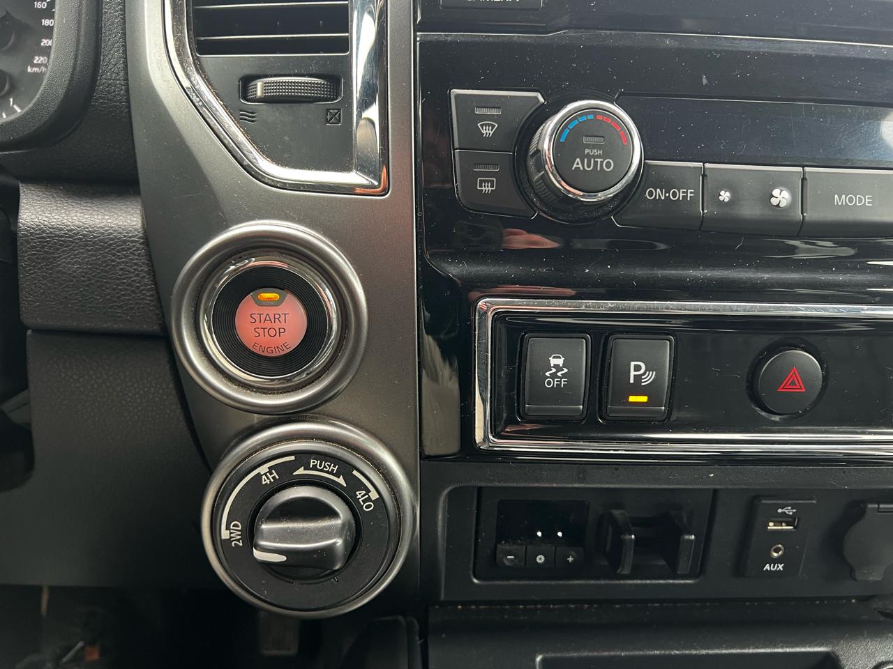 Nissan Titan Platinum Reserve Crew Cab 4WD 2017