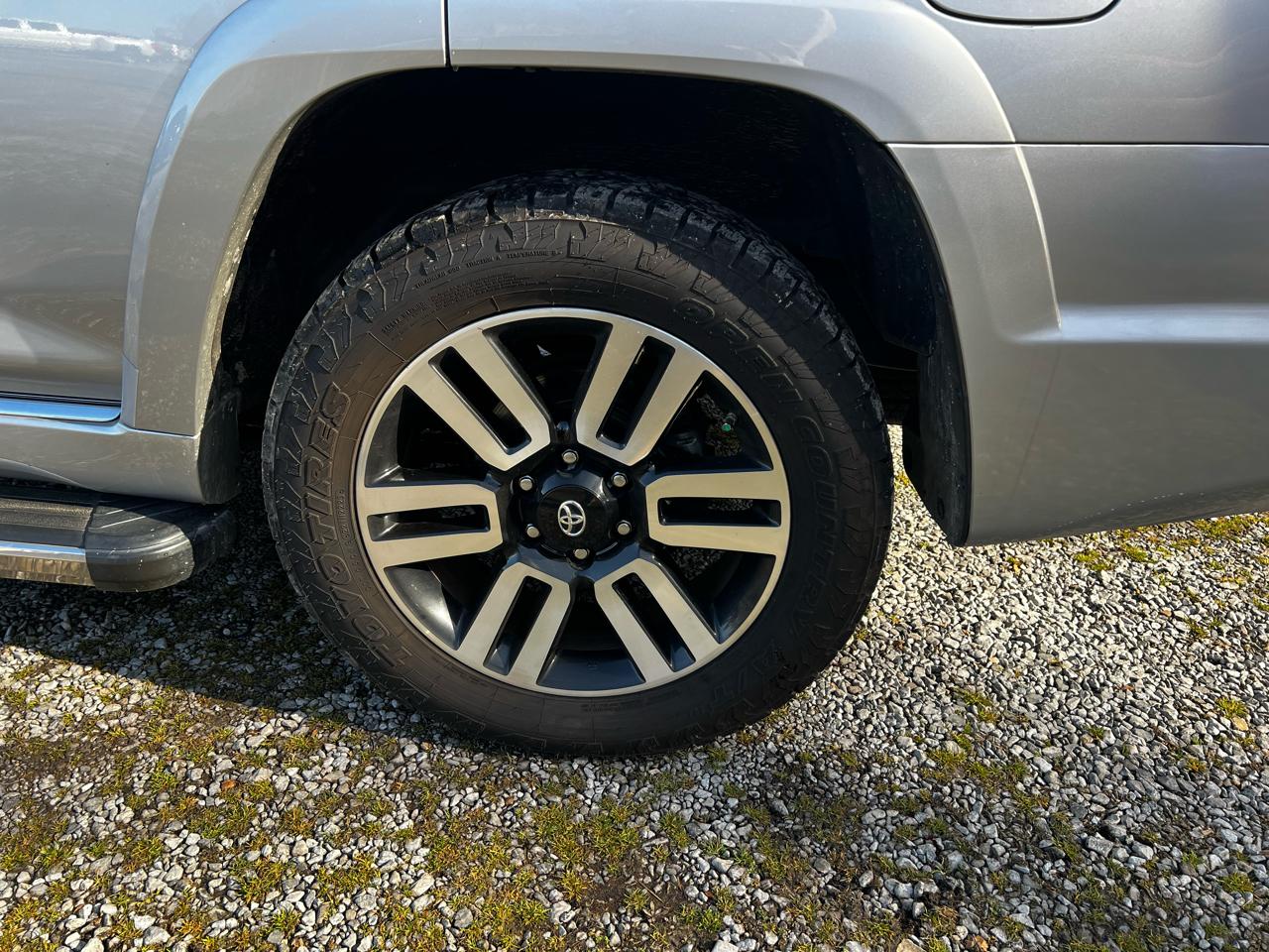 Toyota 4Runner Limited 2WD V6 2015