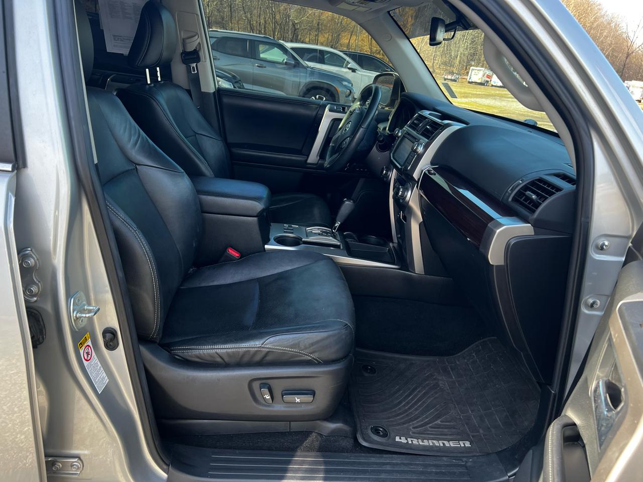 Toyota 4Runner Limited 2WD V6 2015