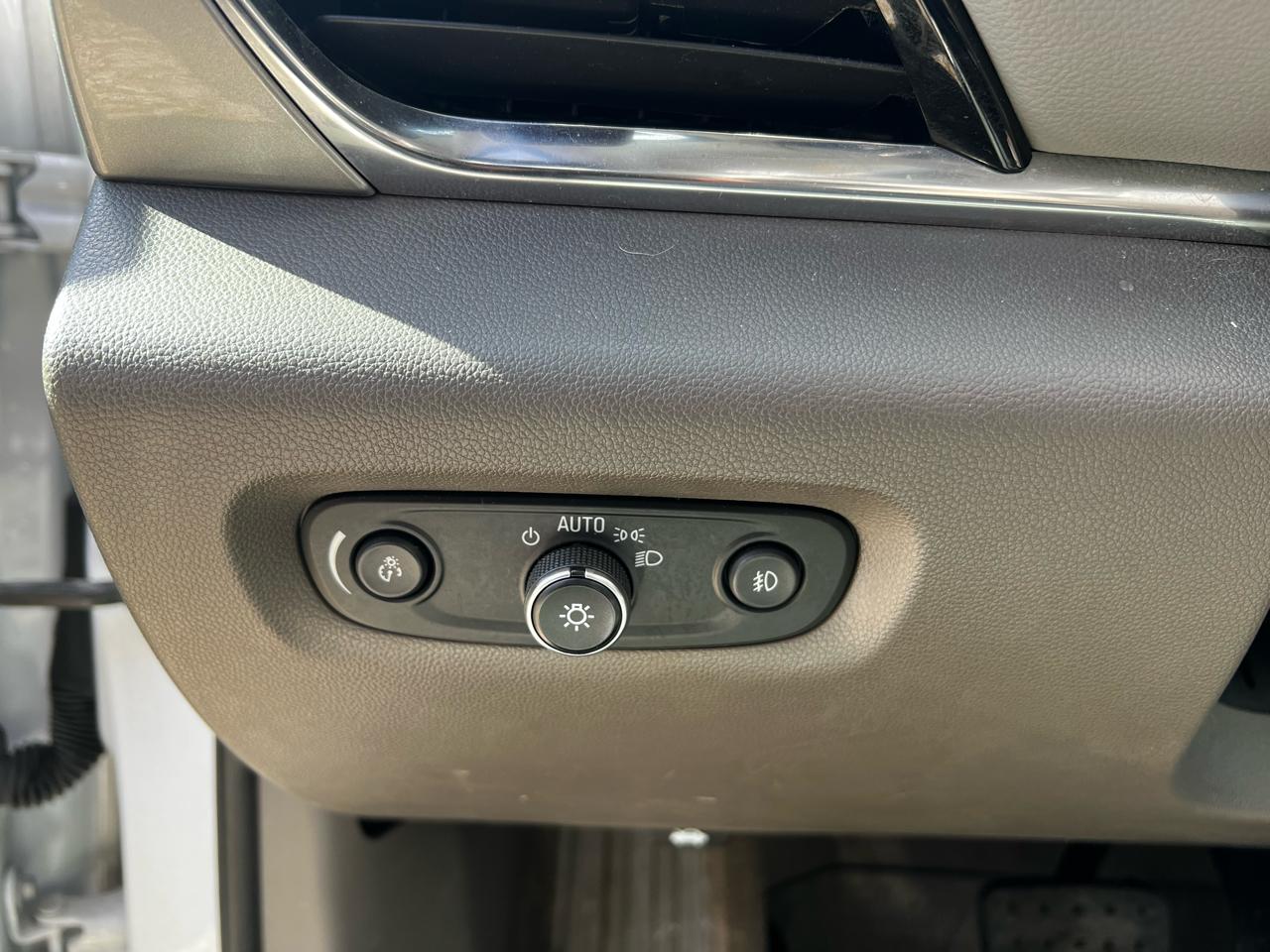 Chevrolet Traverse LT Leather FWD 2021