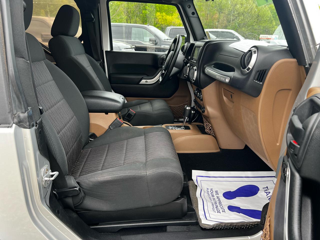 Jeep Wrangler Sahara 4WD 2012