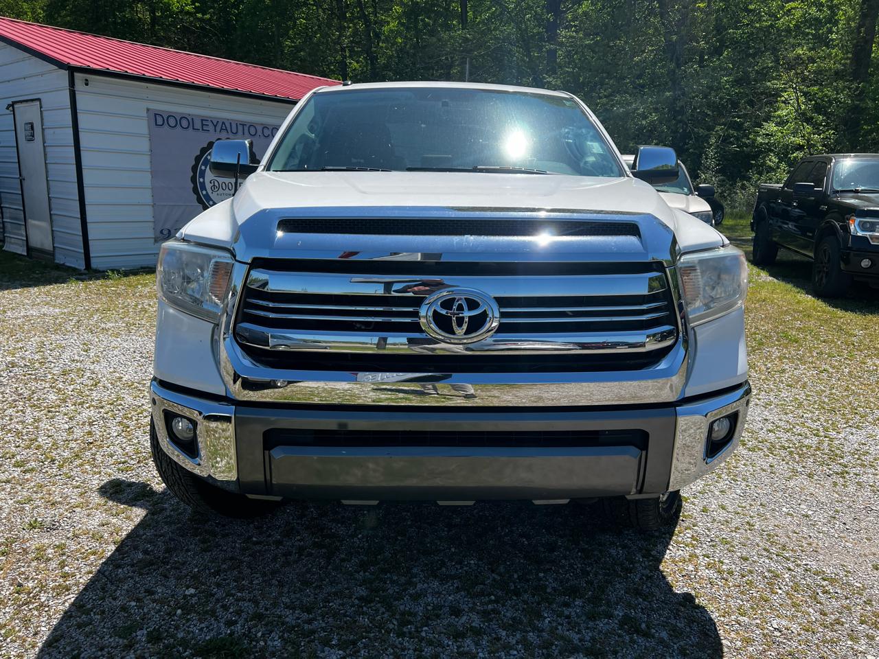 Toyota Tundra Platinum CrewMax 5.7L FFV 4WD 2017