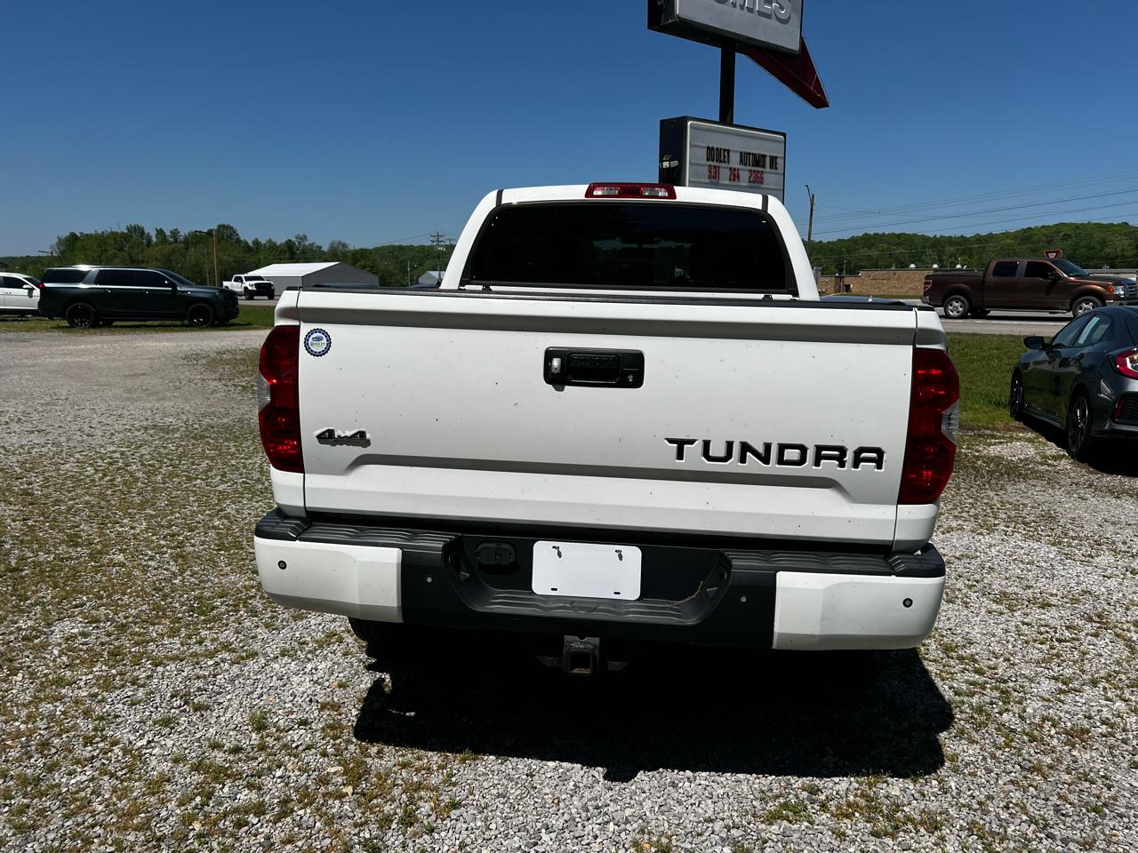 Toyota Tundra Platinum CrewMax 5.7L FFV 4WD 2017