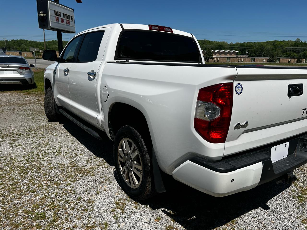 Toyota Tundra Platinum CrewMax 5.7L FFV 4WD 2017