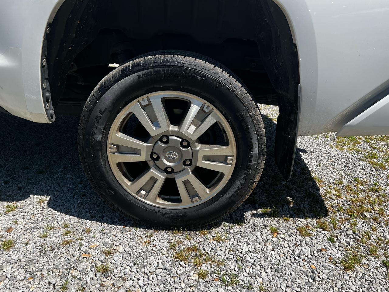 Toyota Tundra Platinum CrewMax 5.7L FFV 4WD 2017