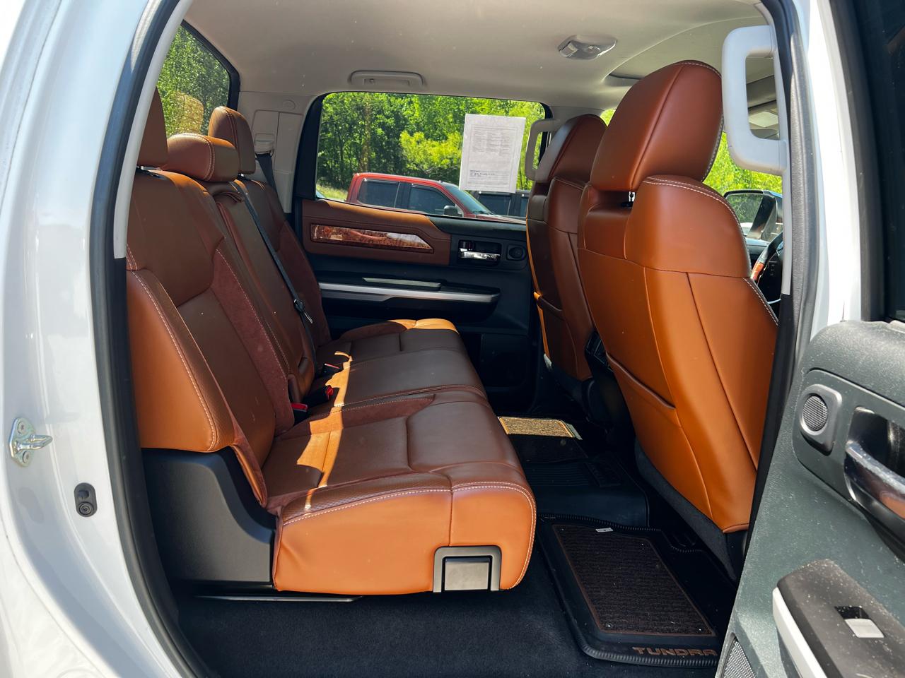 Toyota Tundra Platinum CrewMax 5.7L FFV 4WD 2017