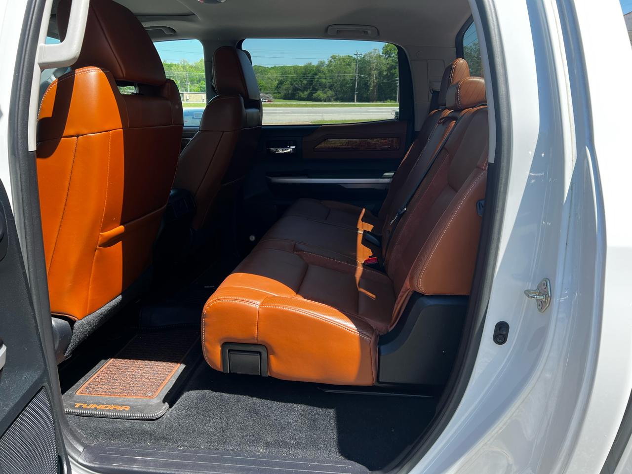 Toyota Tundra Platinum CrewMax 5.7L FFV 4WD 2017