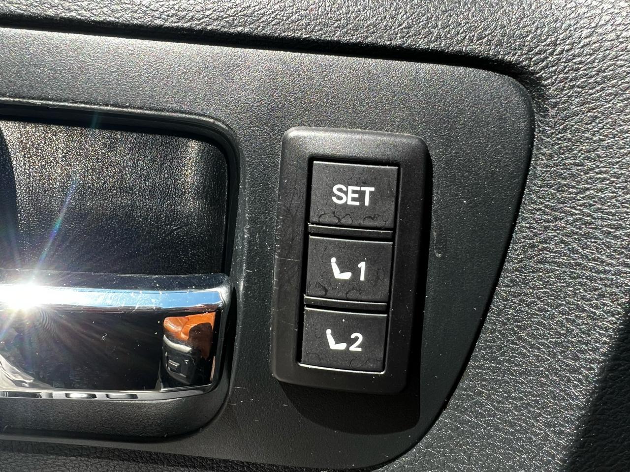 Toyota Tundra Platinum CrewMax 5.7L FFV 4WD 2017