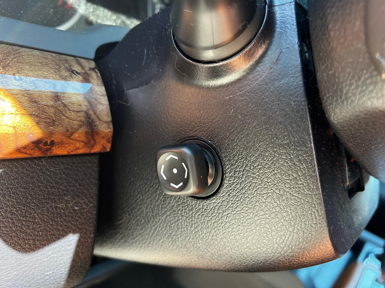 Toyota Tundra Platinum CrewMax 5.7L FFV 4WD 2017