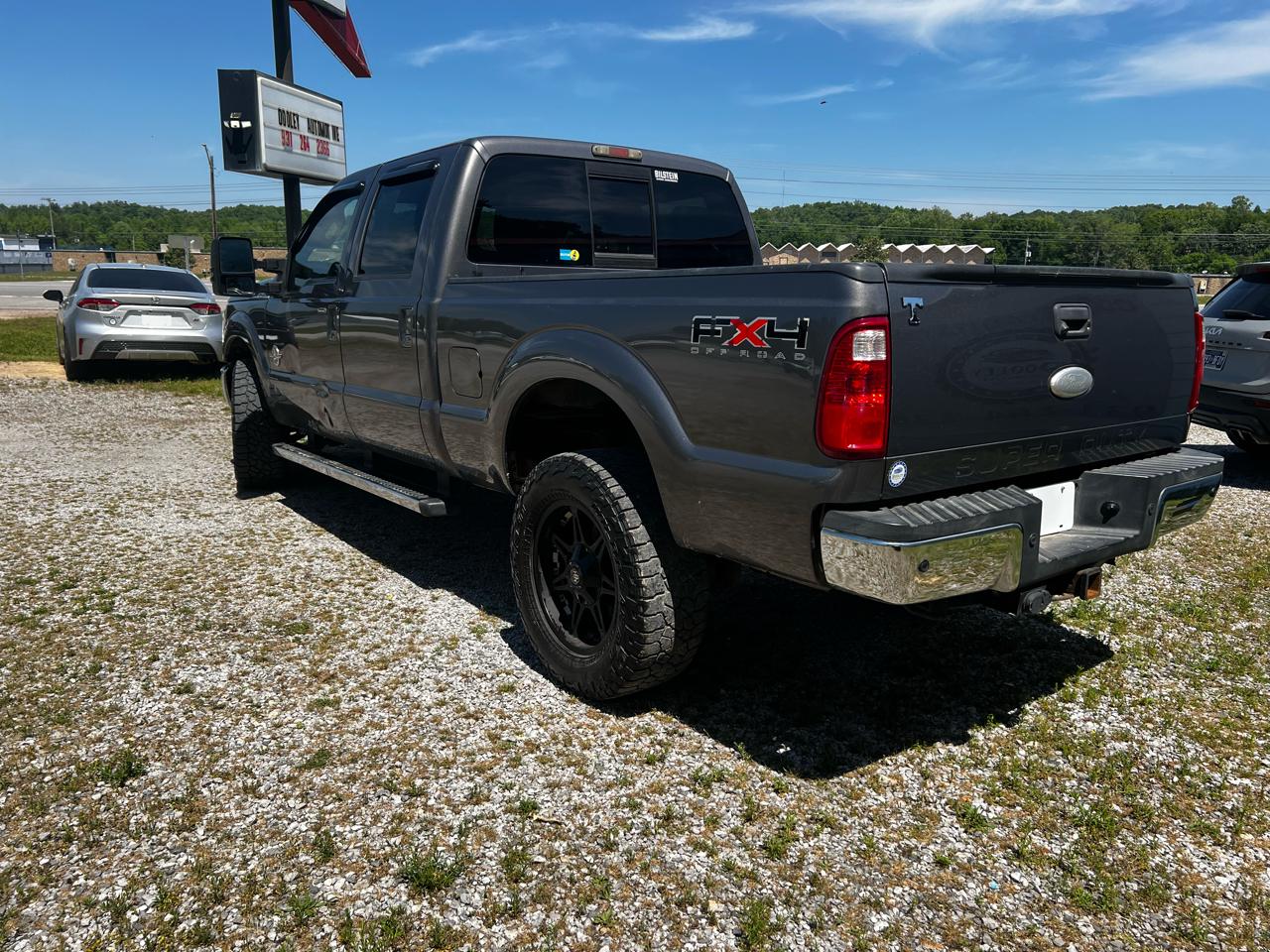 Ford F-250 SD Lariat Crew Cab 4WD 2011