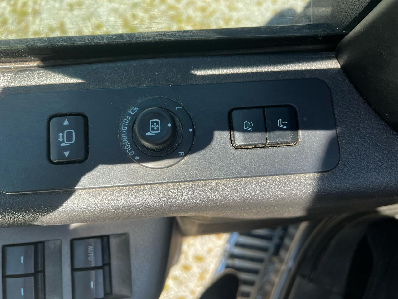 Ford F-250 SD Lariat Crew Cab 4WD 2011