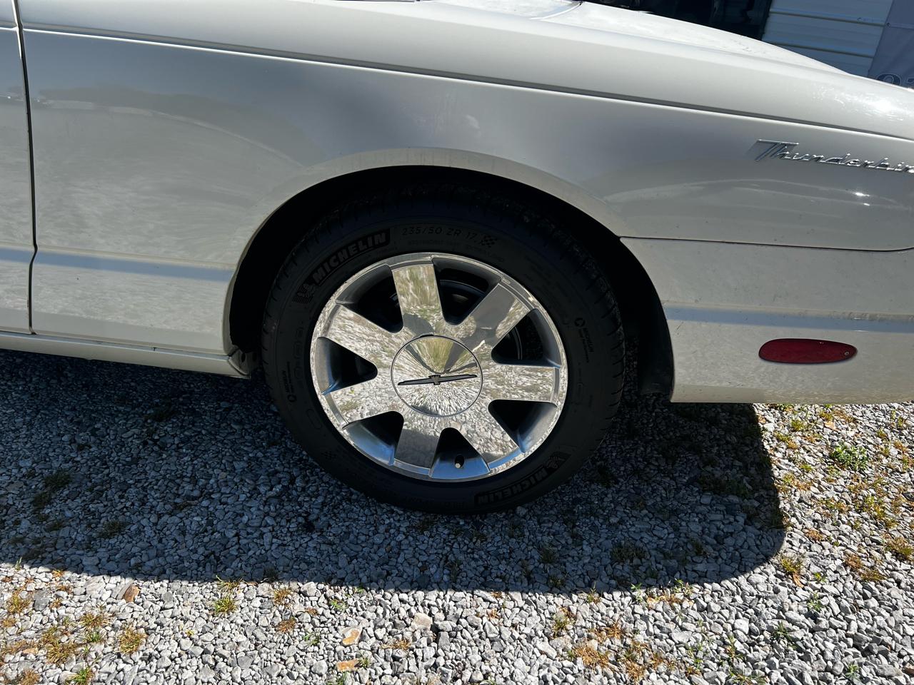 Ford Thunderbird Deluxe 2003