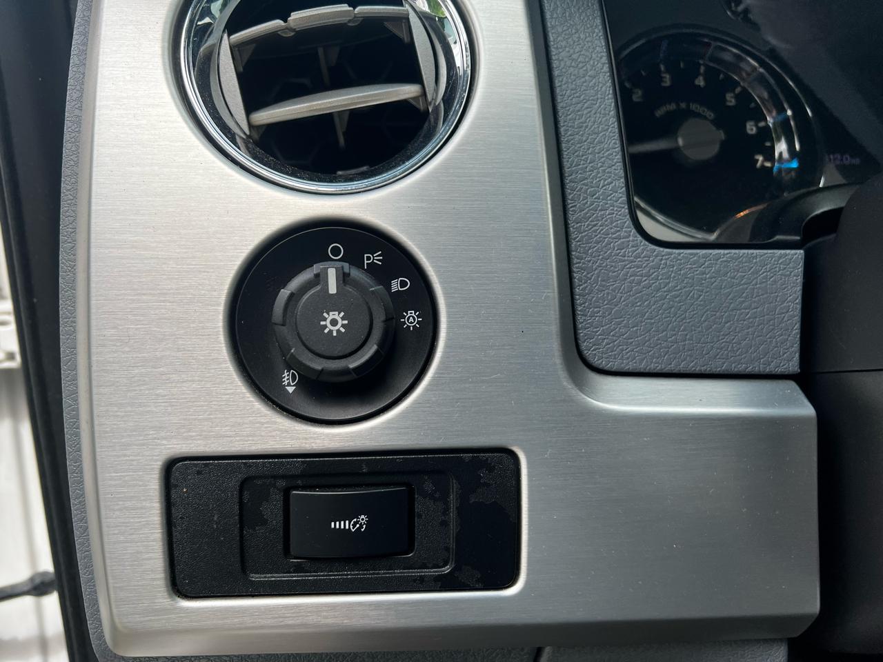 Ford F-150 Platinum SuperCrew 5.5-ft. Bed 4WD 2012