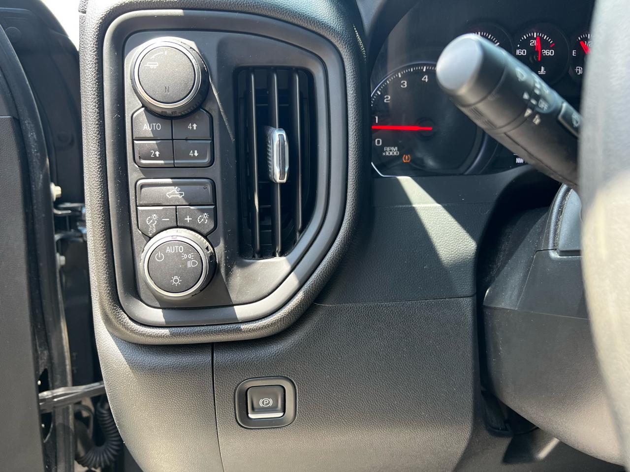 Chevrolet Silverado 1500 Custom Trail Boss Crew Cab Long Box 4WD 2019