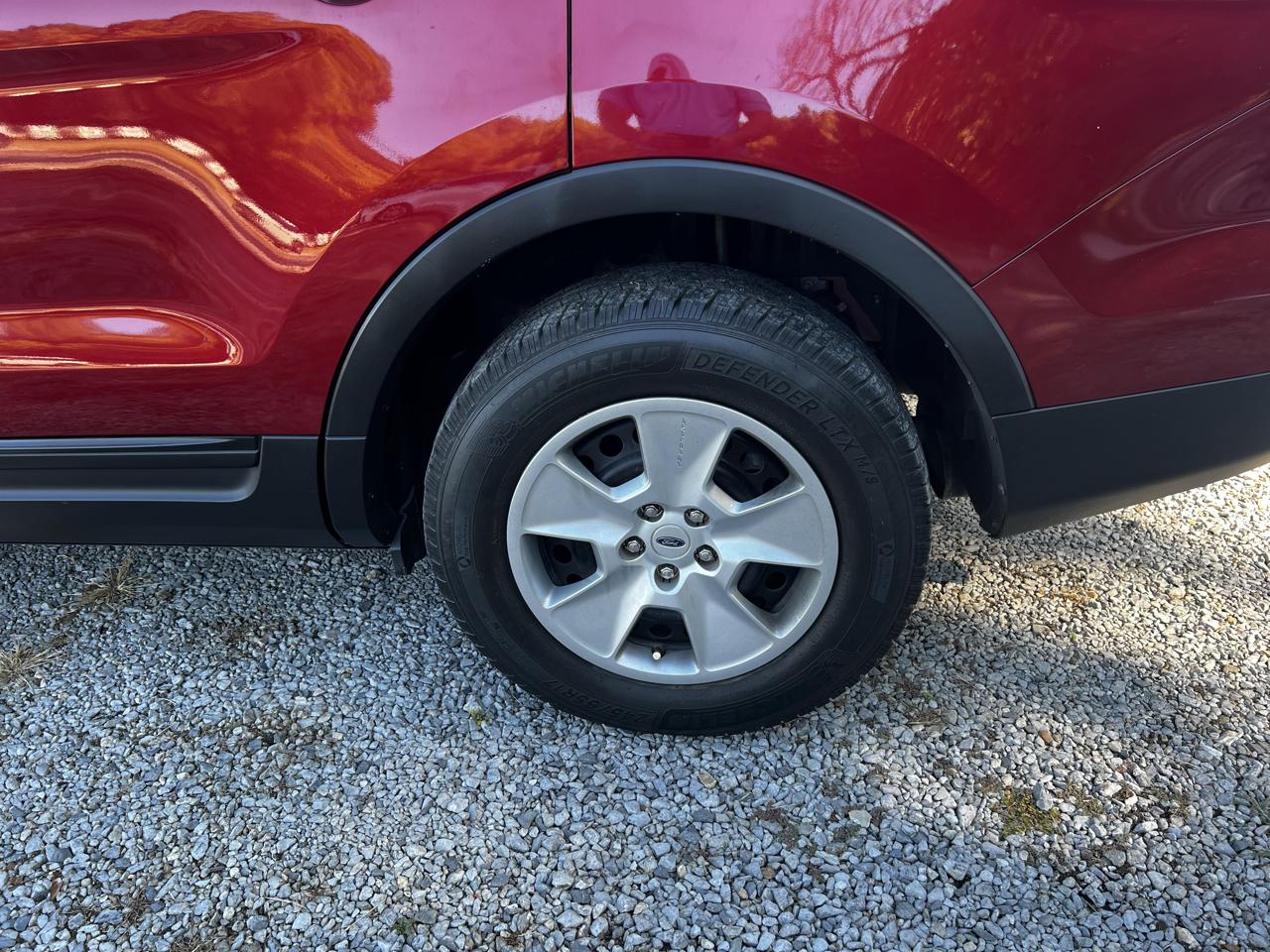 Ford Explorer Base FWD 2013