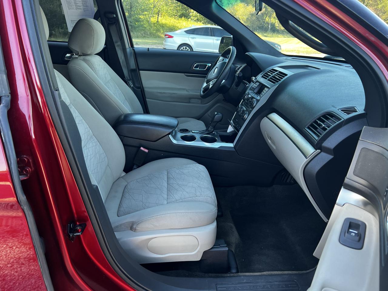 Ford Explorer Base FWD 2013