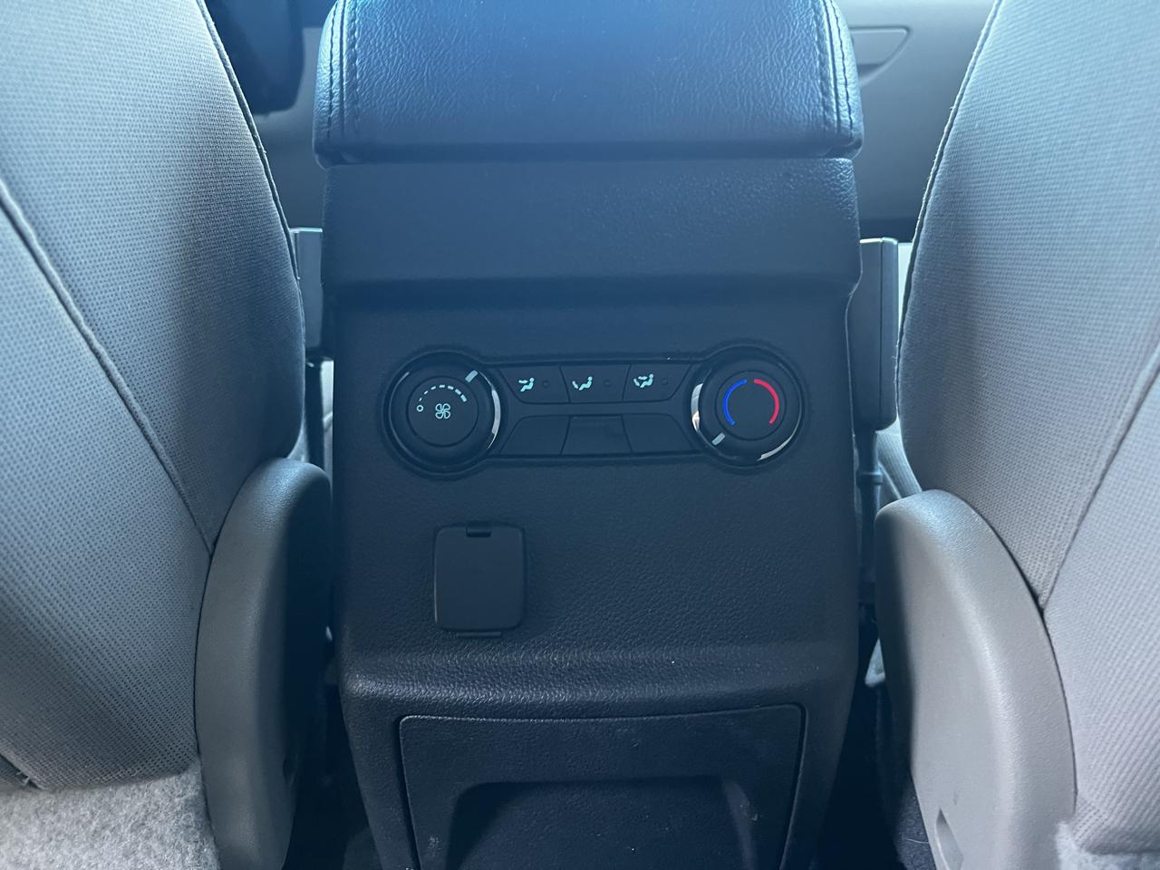 Ford Explorer Base FWD 2013