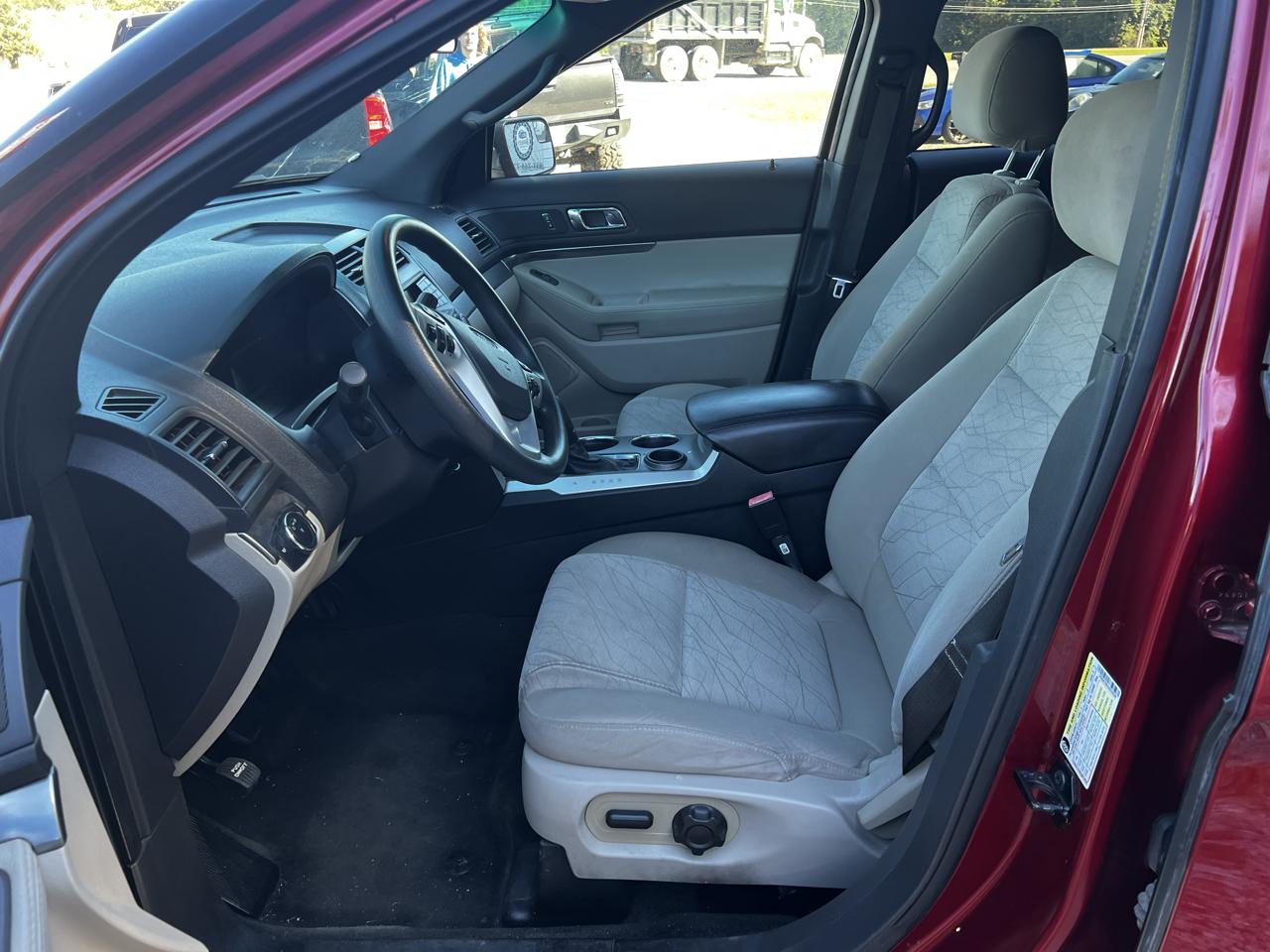 Ford Explorer Base FWD 2013