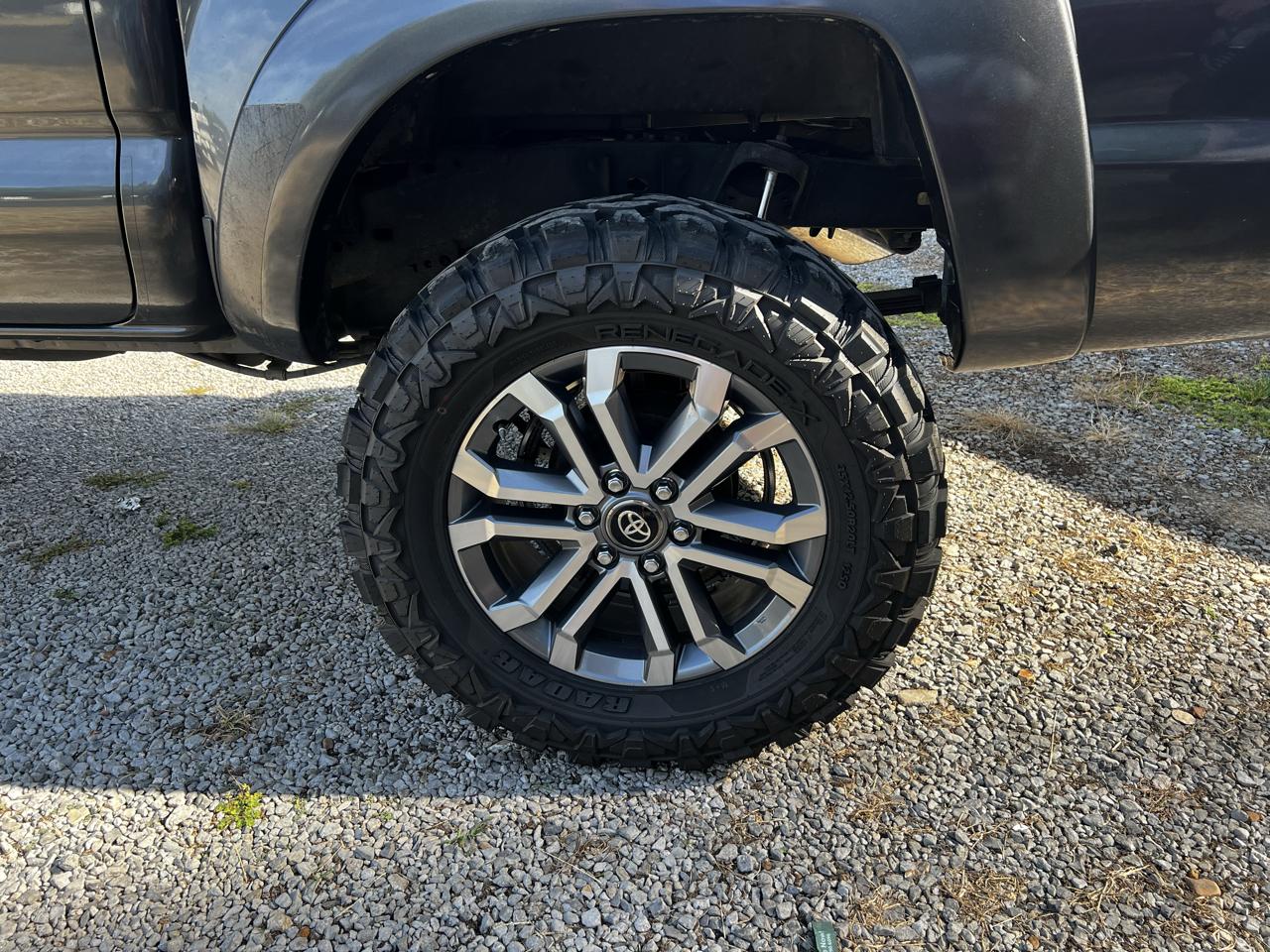 Toyota Tacoma Double Cab V6 4WD 2015