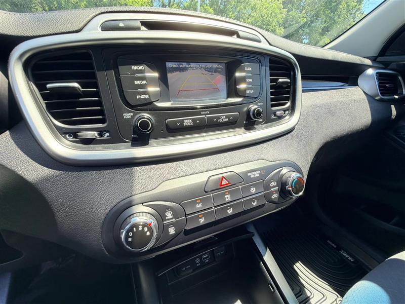 2017 Kia Sorento LX - Photo 9