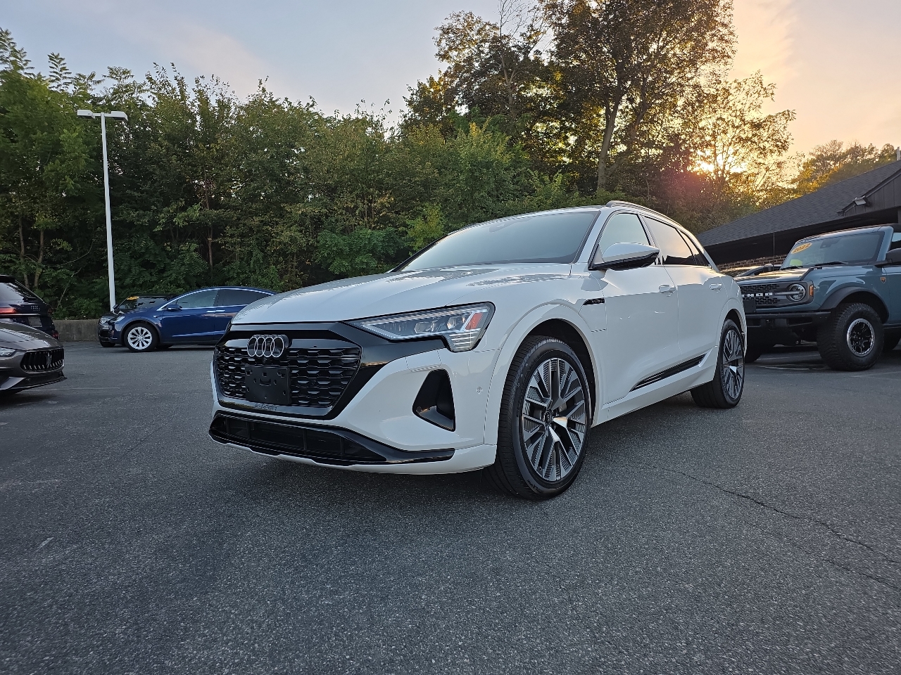 2024 Audi Q8 E-tron Premium Plus photo 3