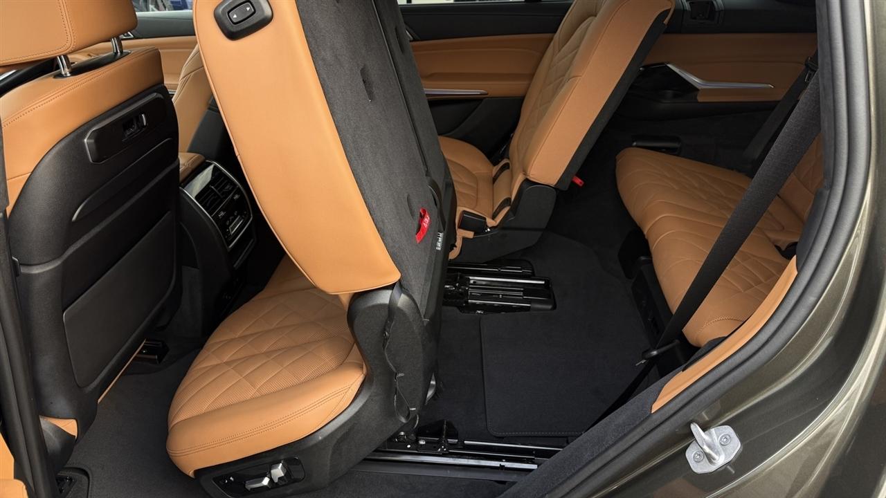 2024 BMW X7 40i - Photo 37