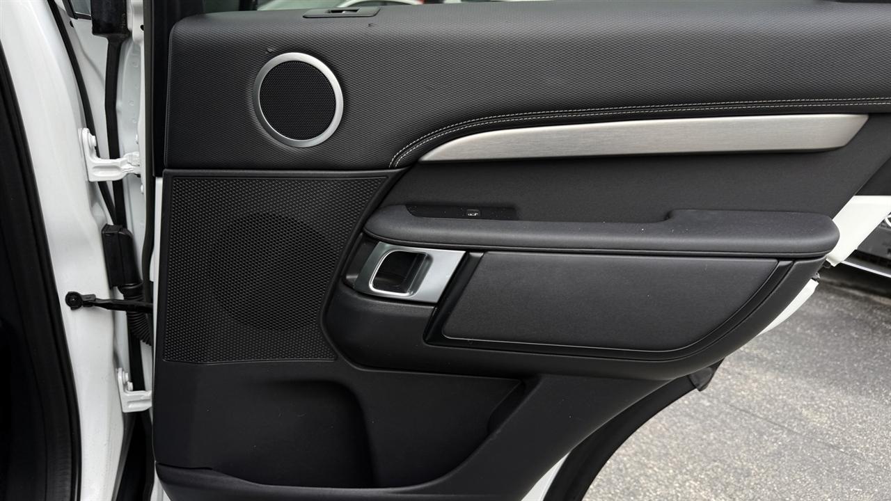 Land Rover Discovery photo 39