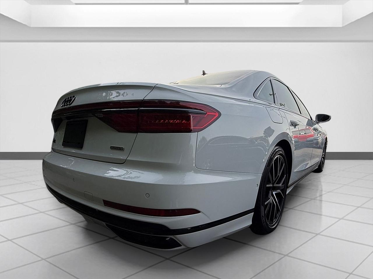 Audi A8 L photo 5