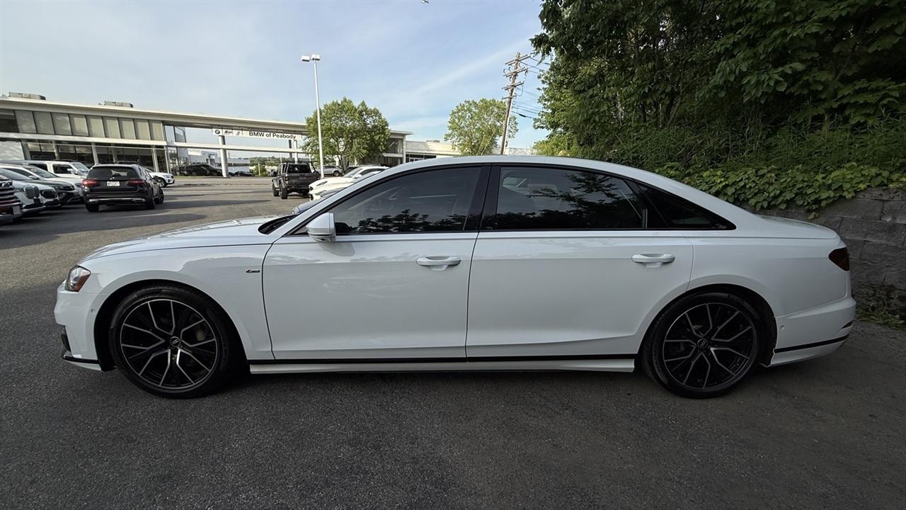 Audi A8 L photo 11