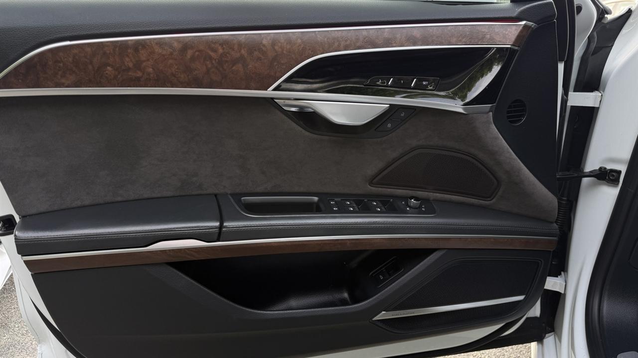 Audi A8 L photo 26