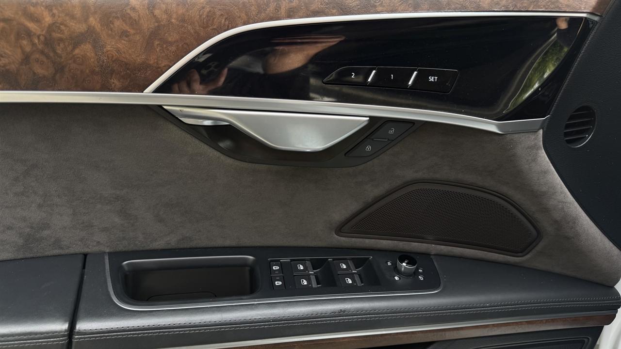 Audi A8 L photo 27