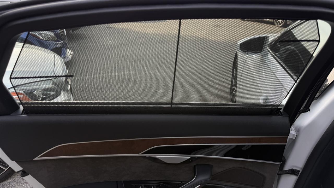 Audi A8 L photo 32