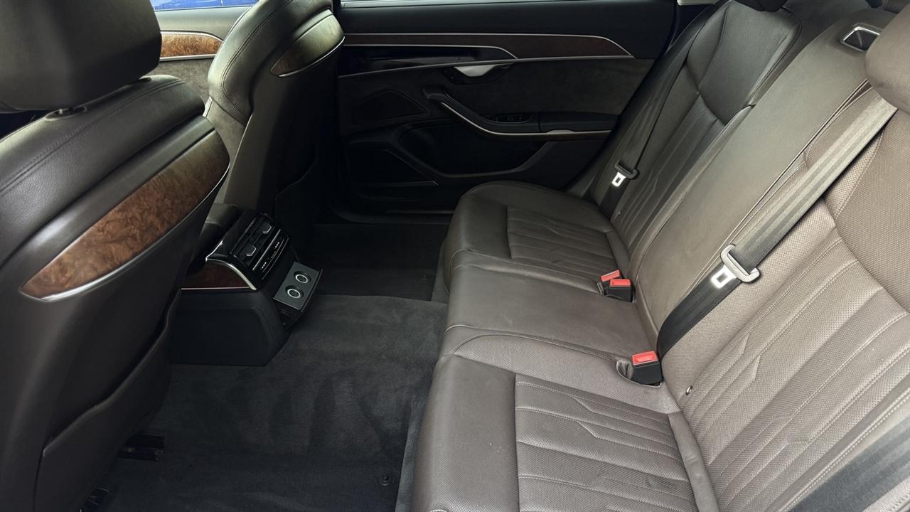 Audi A8 L photo 33