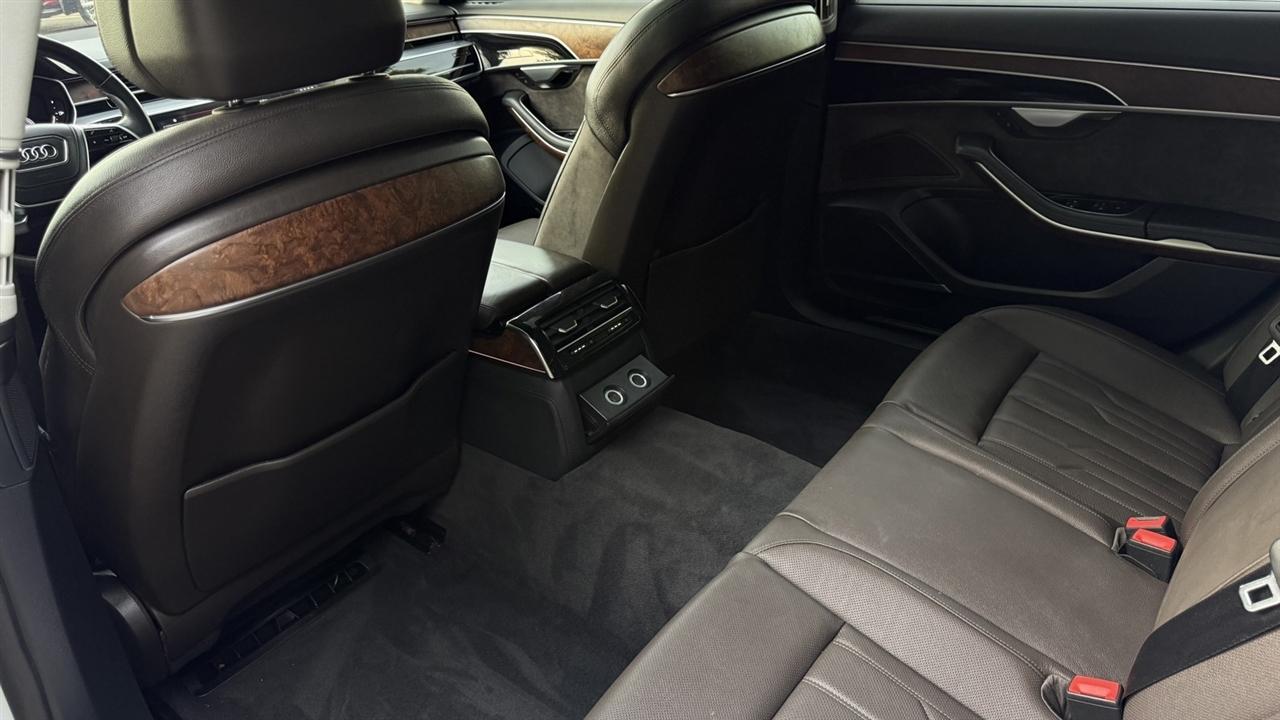 Audi A8 L photo 34