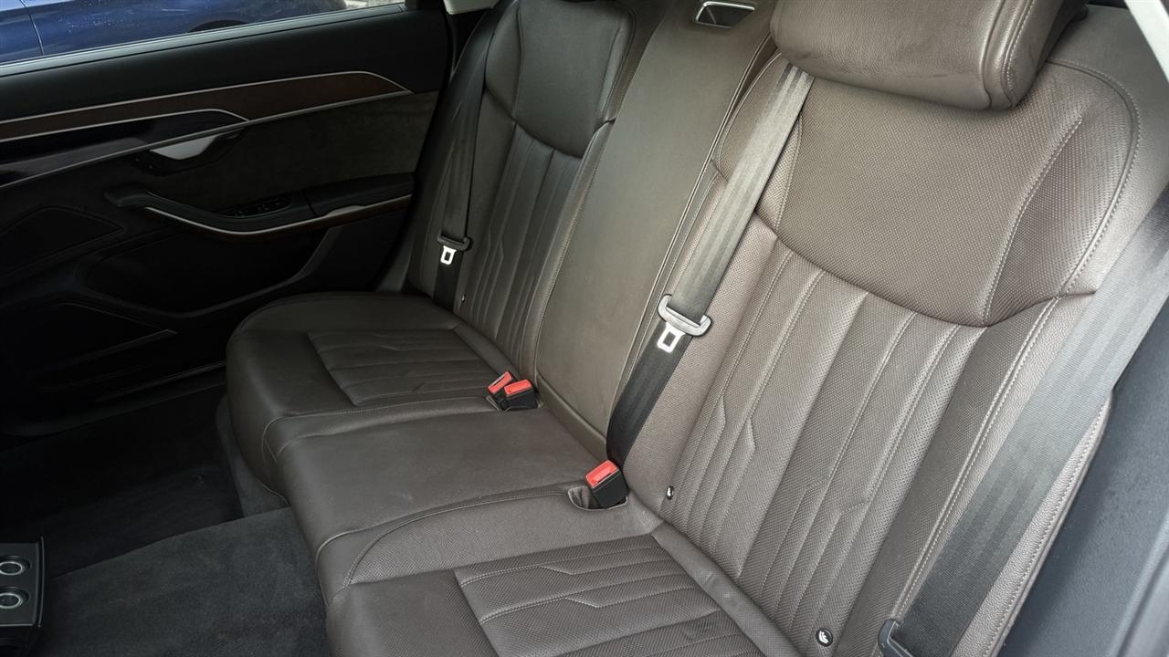 Audi A8 L photo 35