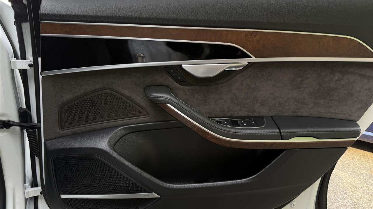 Audi A8 L photo 36