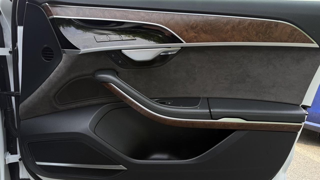 Audi A8 L photo 43