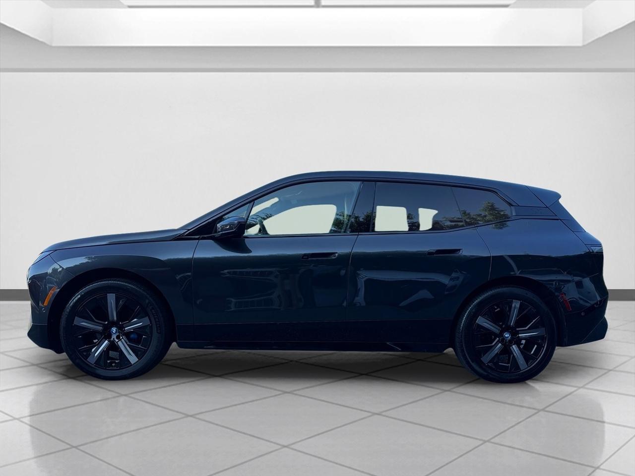 BMW iX photo 3