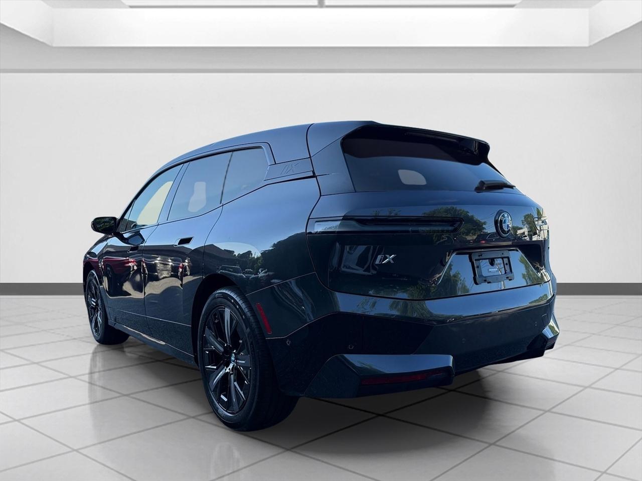 BMW iX photo 4