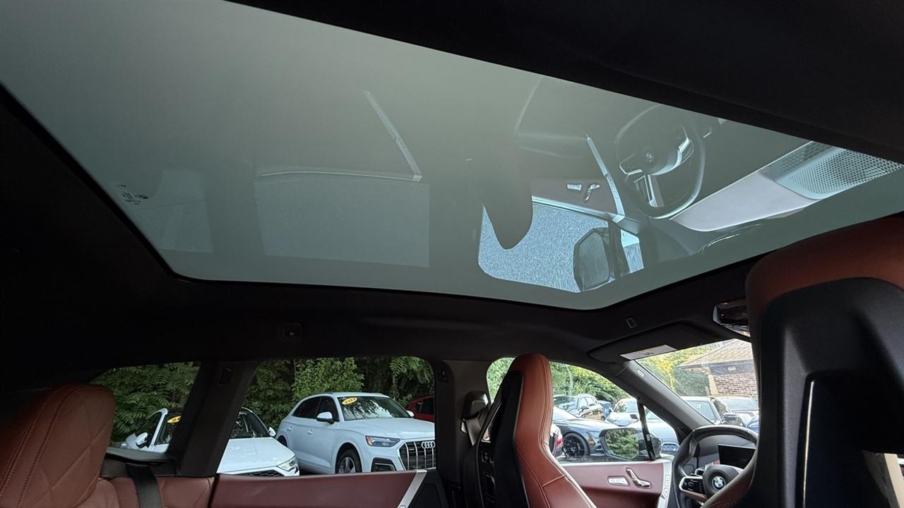 BMW iX photo 17