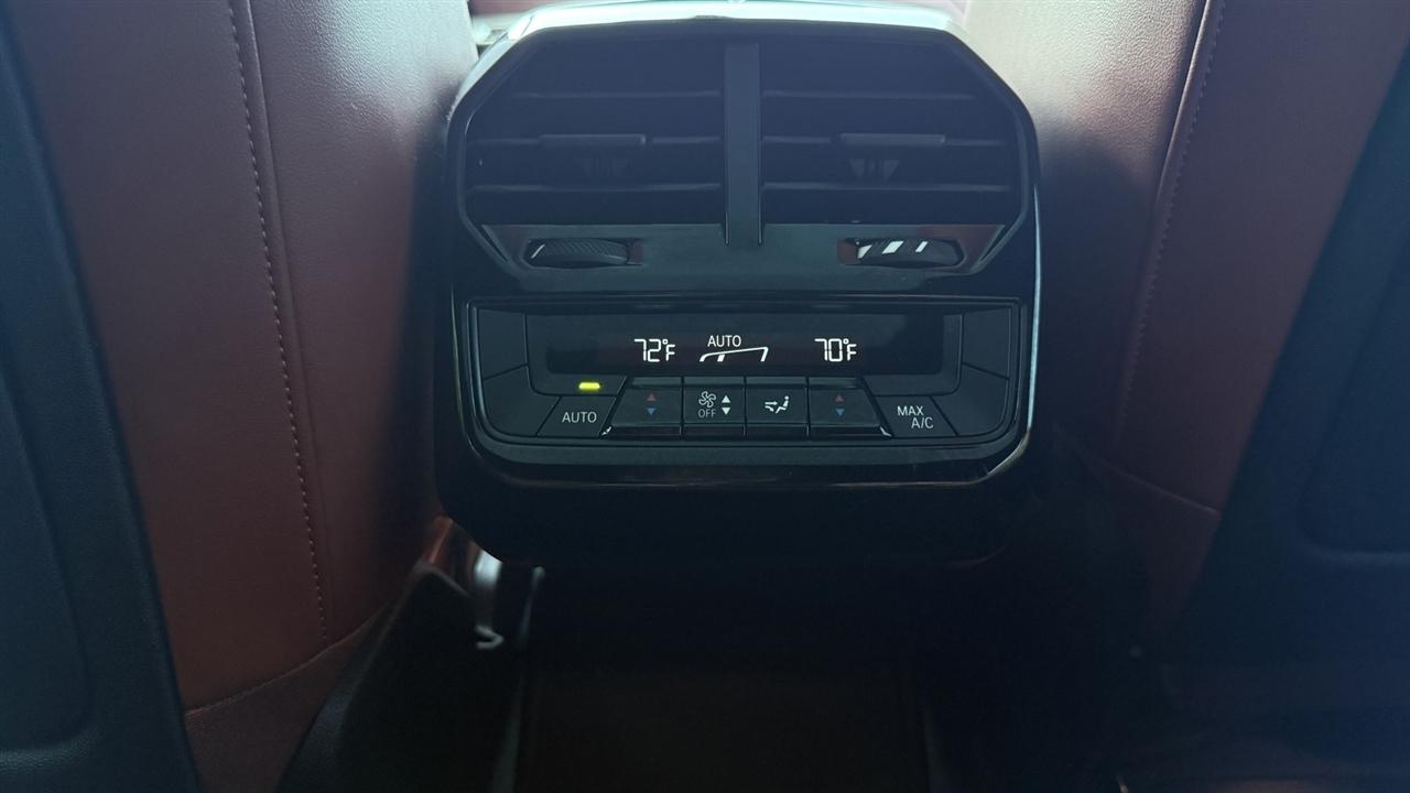 BMW iX photo 19