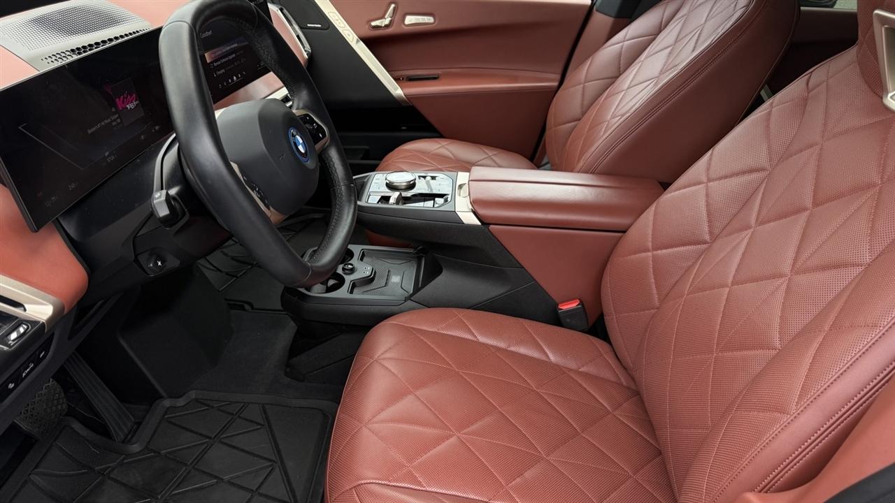 BMW iX photo 21