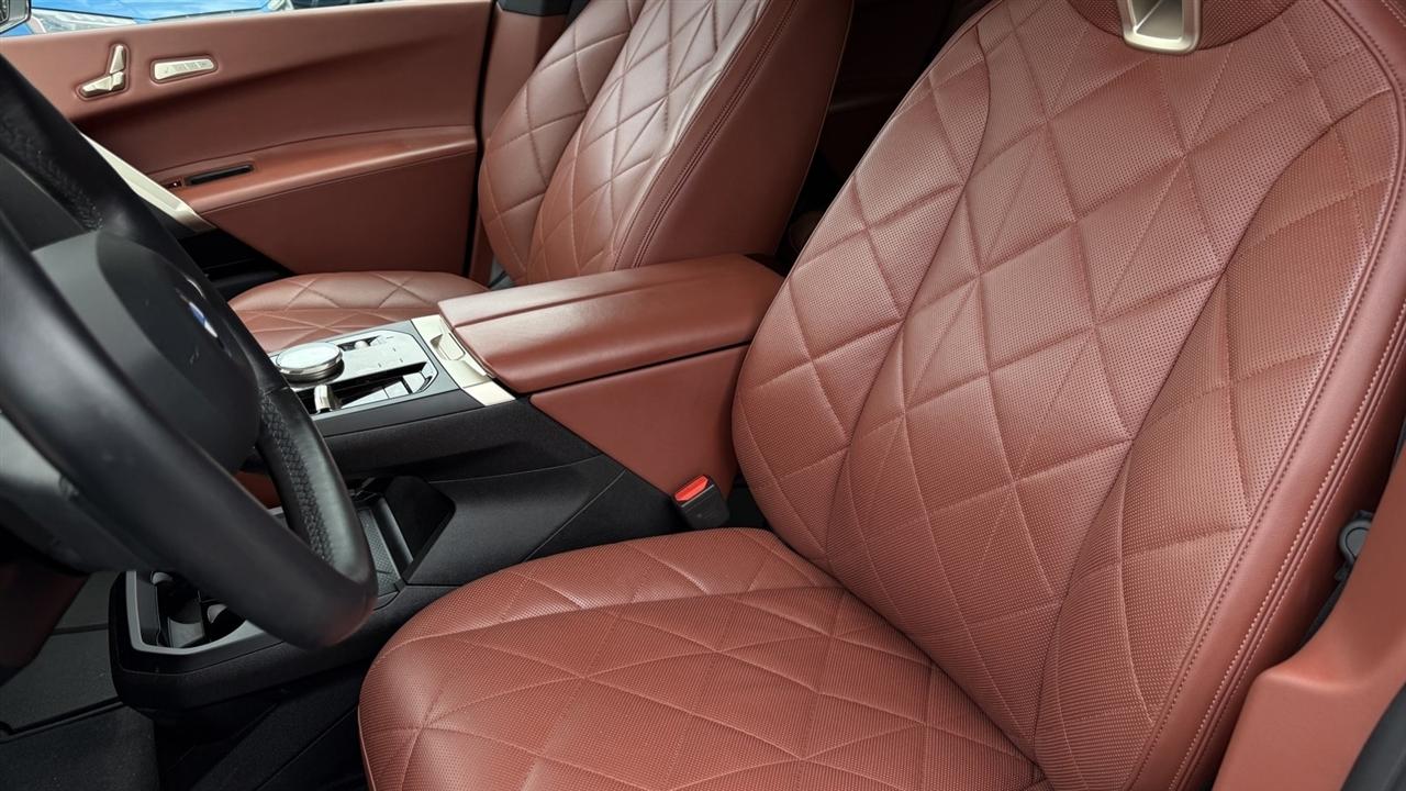 BMW iX photo 22