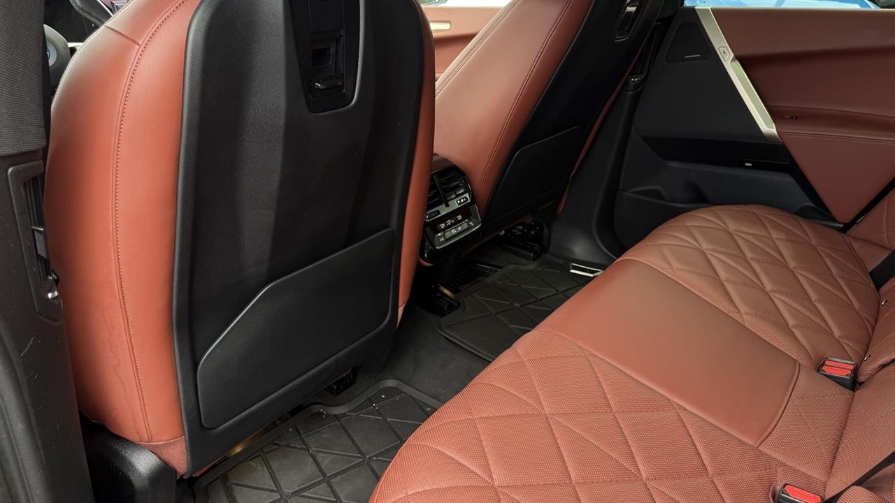 BMW iX photo 24