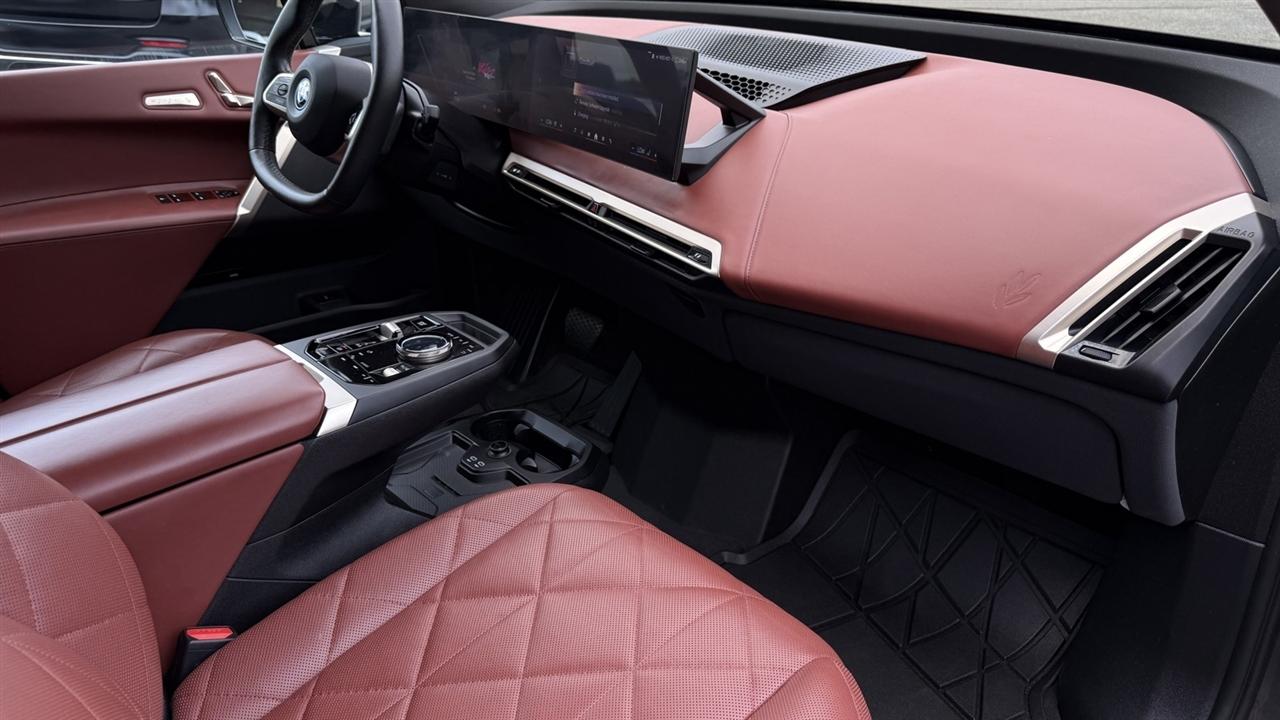 BMW iX photo 29